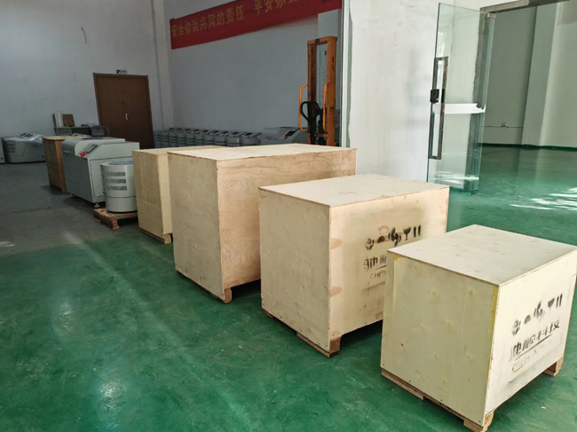 發(fā)往土耳其、加拿大行星式球磨機和全方位行星式球磨機